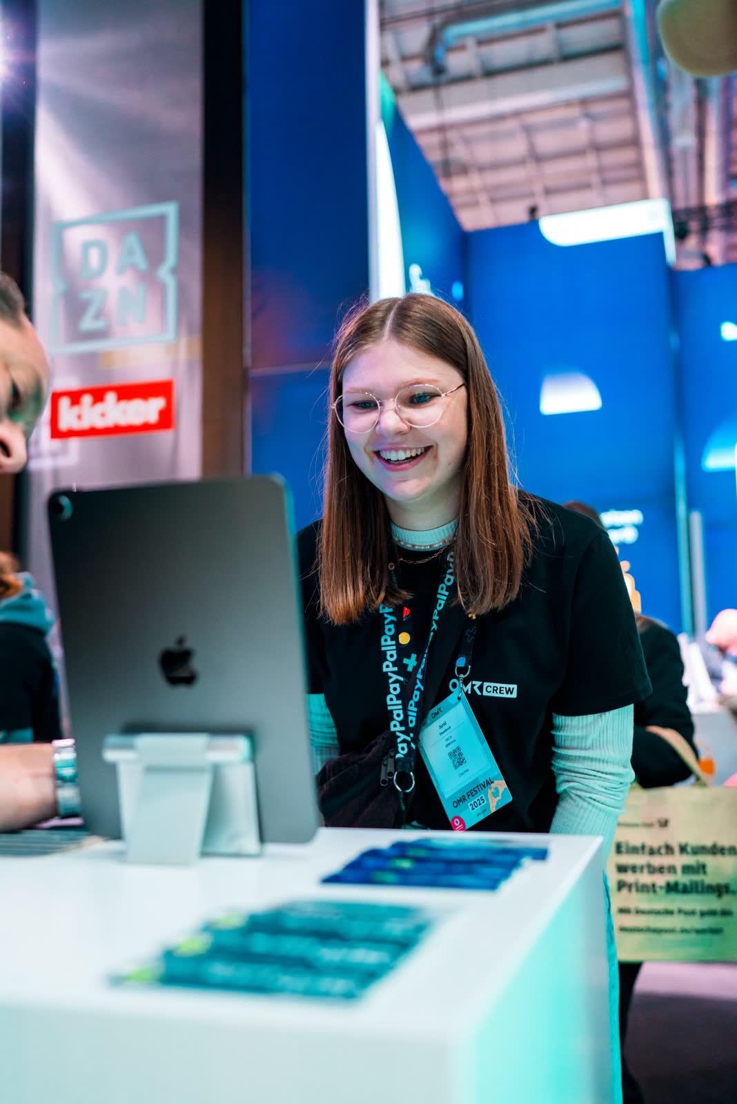 Digitale Kontakterfassung am Messestand mit einem Tablet